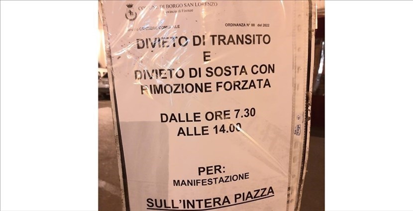 Divieto di sosta dalle 7:30 alle 14. Ma di che giorno? Segnalazione di un lettore