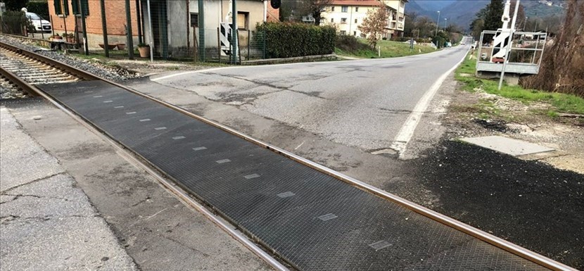 Il passaggio a livello a Ronta