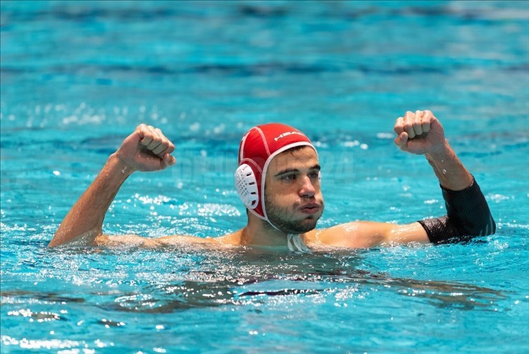 Il portiere della Rari Nantes Florentia Alessio Sammarco (1) festeggia la vittoria.