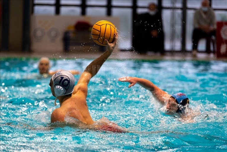 L’attaccante della Rari Nantes Florentia Pietro Partescano (10).