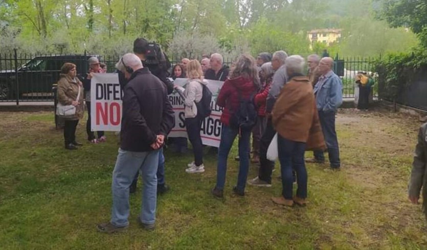 La troupe impegnata nel realizzare il servizio