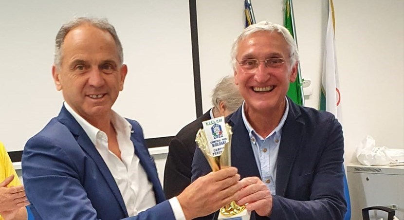 Marco Santini a sx premiato come campione provinciale