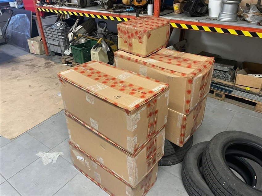 Gli occhiali pronti per la spedizione