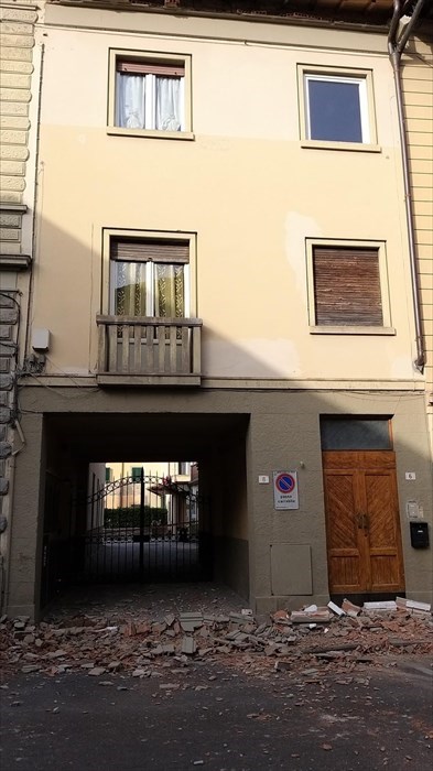 Il cornicione caduto