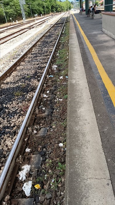 Residui sui binari a Borgo