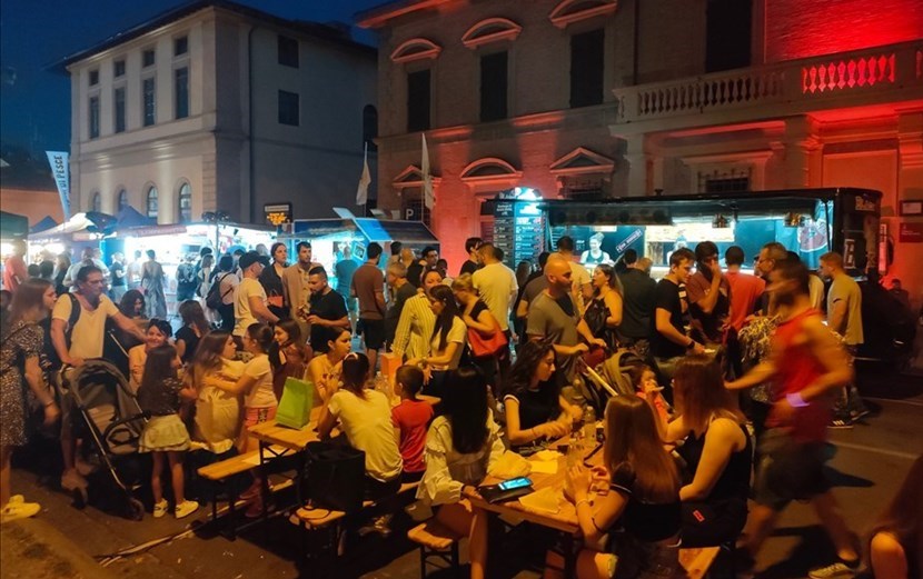 Street Food a Borgo. Davanti al Municipio