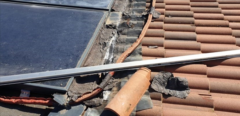 Il maltempo ha spostato le tegole e danneggiato alcuni tetti