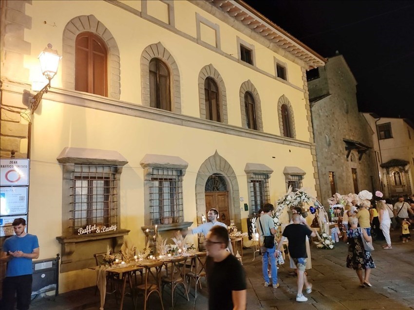 Piazza Garibaldi con il palazzo Romanelli