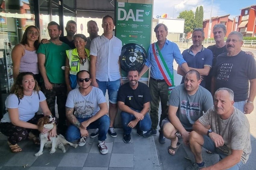 L'inaugurazione del defibrillatore