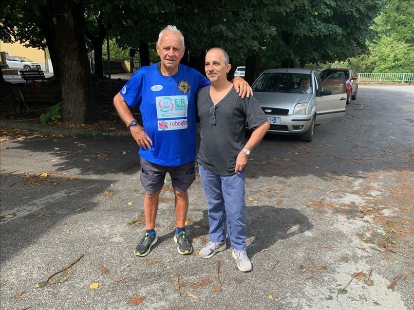 Sosta intermedia a Sagginale e foto con Riccardo venuto appositamente per salutare Alessandro Bellière