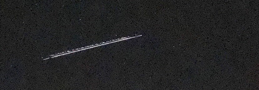 Scia luminosa Ieri sera nel cielo sopra Firenzuola. Sono gli Starlink di Elon Musk?