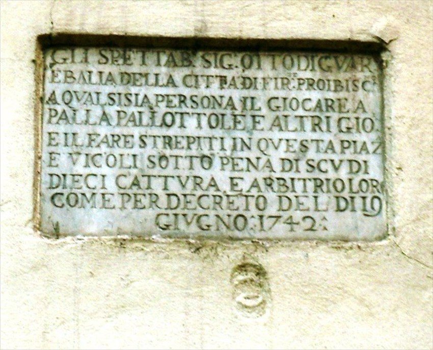 Decreto su lapide degli Otto di Guardia e Balia, attivi fino al Settecento