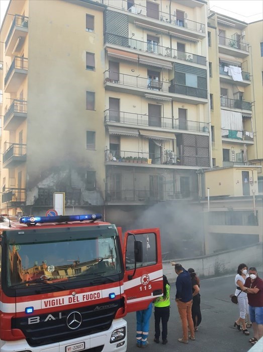 Le foto dell'incendio a Borgo