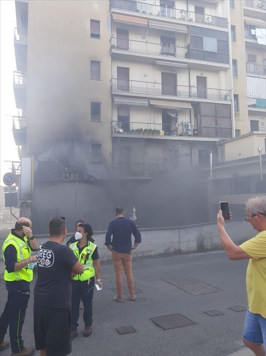 Le foto dell'incendio a Borgo
