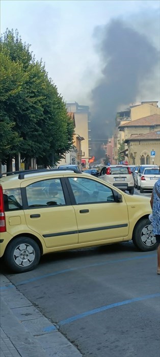 Le foto dell'incendio a Borgo