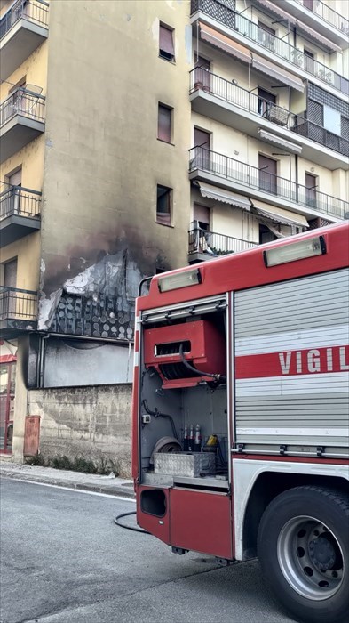 Le foto dell'incendio a Borgo