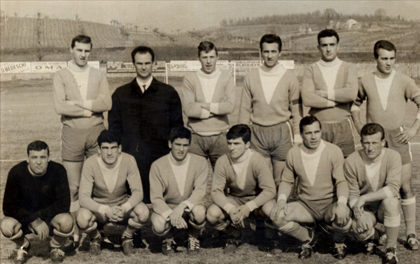 Campionato 1964/65. Alberto Orzan quarto da sinistra fra Innocenti e Santoni.