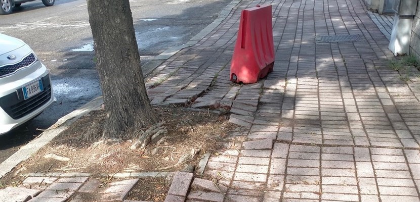 Il marciapiede in questione