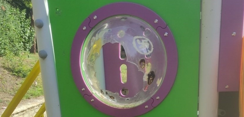 Giochi rotti ai giardini di Ronta