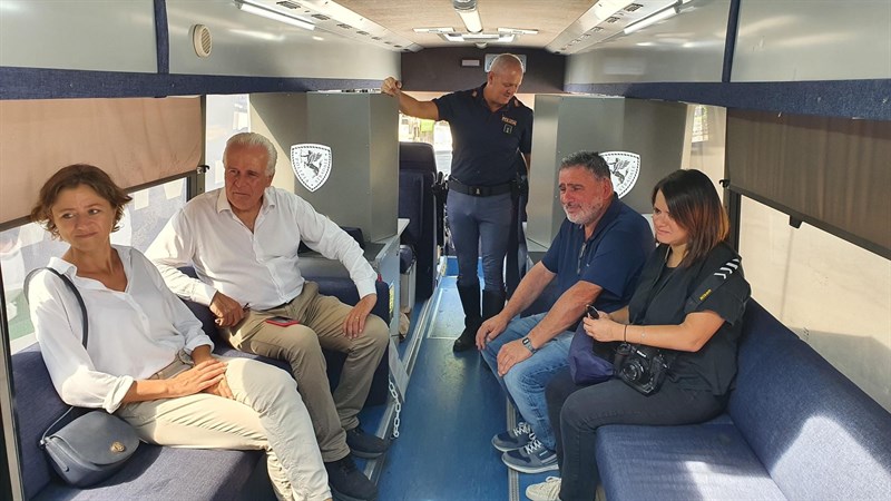 Il pullman della stradale a Borgo