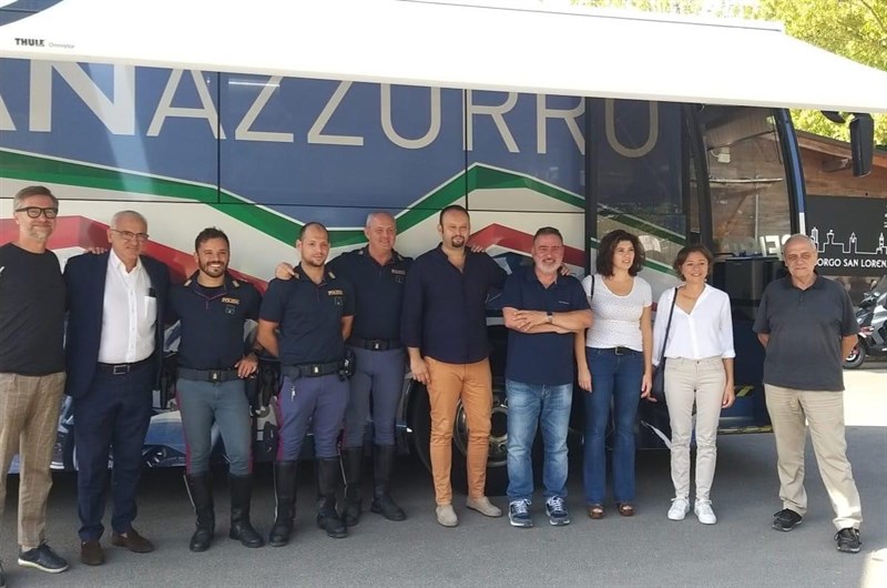 Il pullman della stradale a Borgo