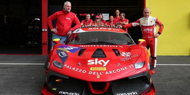 Max Mugelli con la sua vettura