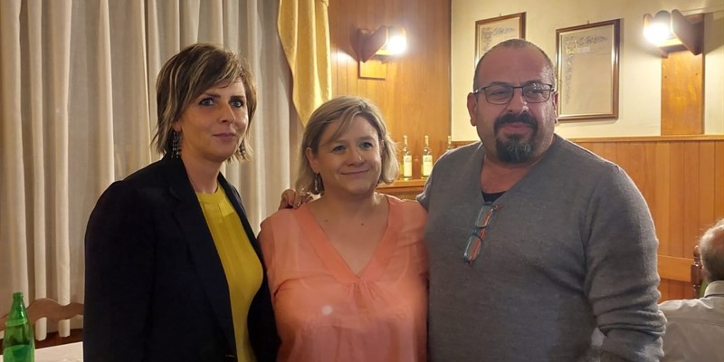 Erica Mazzetti con i rappresentanti mugellani