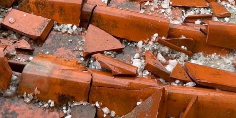 Tetto danneggiato dalla grandine in Mugello