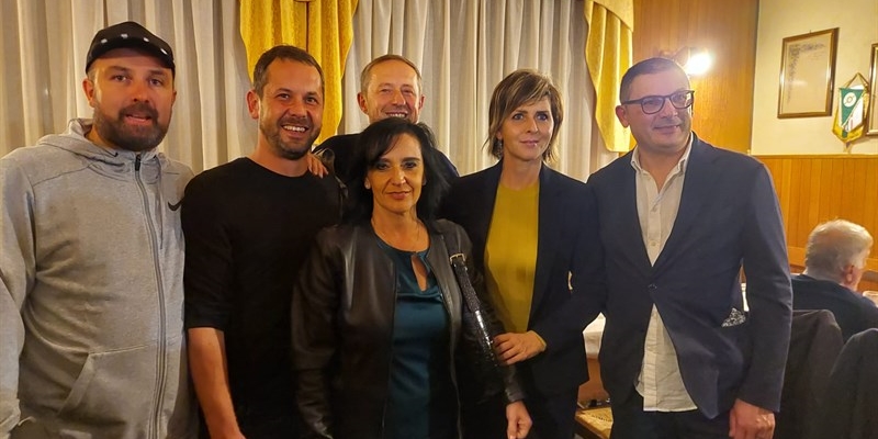 La deputata Mazzetti con sostenitori