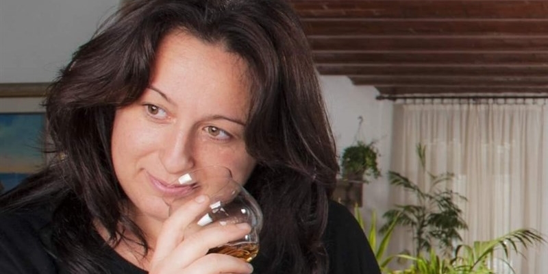 La Maestra distillatrice Priscilla Occhipinti