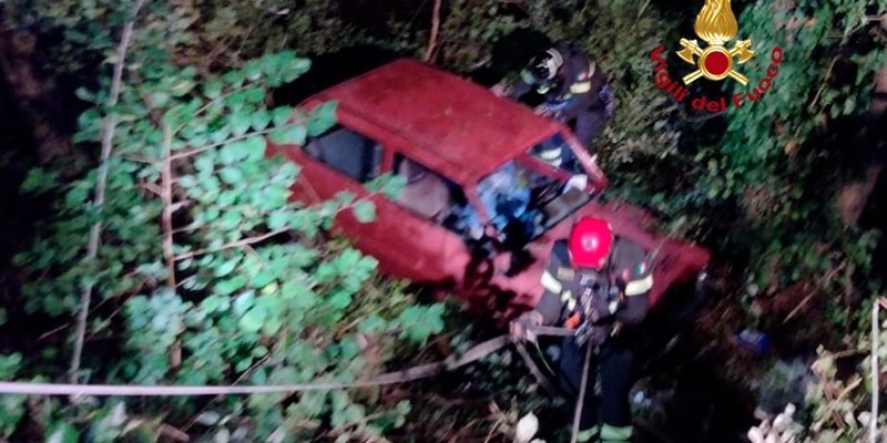 L'auto nella scarpata