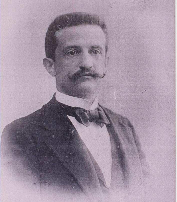 Giuseppe Magnani, fratello del Maggiore Gaetano sindaco di Borgo San Lorenzo. Fu quello che fece costruire le Logge dei Marroni.