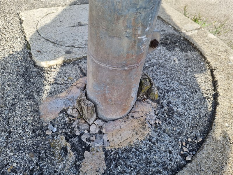 I cunei di legno inseriti alla base