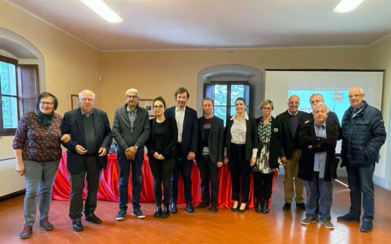 Una manifestazione fascista davanti all’allora Palazzo Municipale in piazza del Popolo dove nel 1922 fu cacciato il sindaco Pietro Caiani.