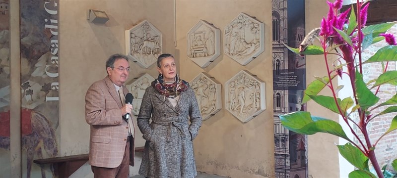 Il giornalista di Toscana TV Fabrizio Borghini intervista il presidente dell’Associazione “dalle terre di Giotto e dell’Angelico” Francesca Parrini. 