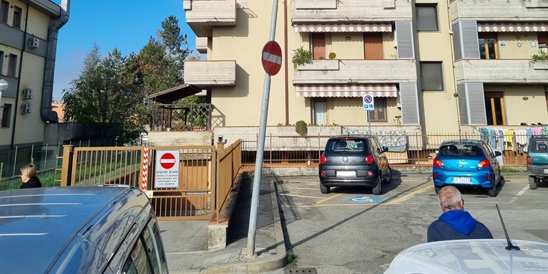 Il lampione inclinato (particolare)