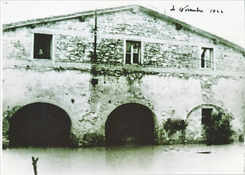 Venerdi 4 novembre 1966. La casa colonica di Rimorelli della famiglia Paladini