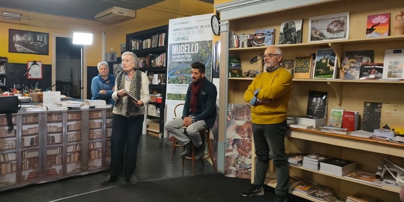 Da sinistra Giuseppina Carla Romby, l’autore Luigi Miele e l’editore Francesco Noferini