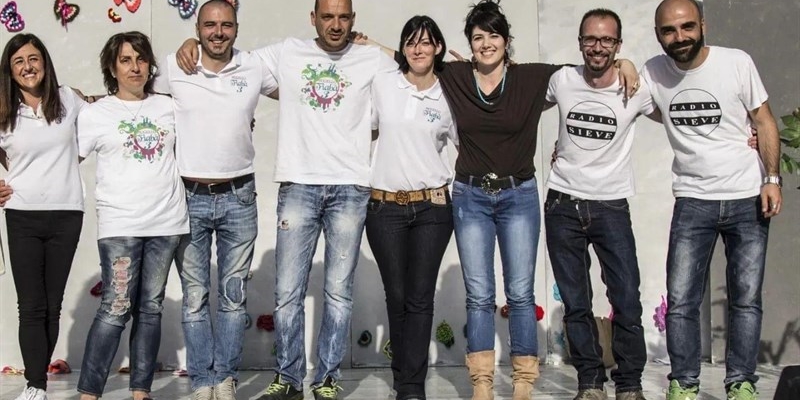 Grazia Gabellini seconda da sinistra con lo staff di Mugello da Fiaba