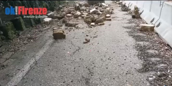 La frana sul viale Poggi