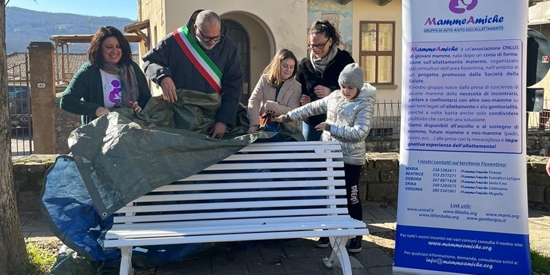 Vicchio, inaugurata la panchina dell'allattamento