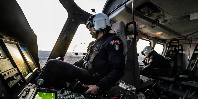 L'elicottero impegnato nel  sorvolo della città