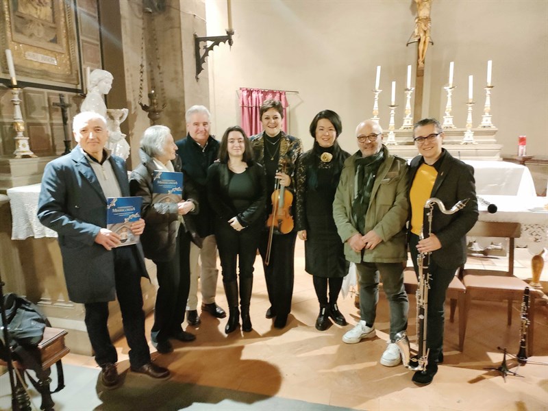 Foto finale con relatori e musicisti