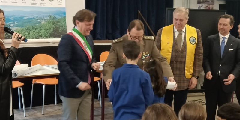 La consegna delle Carte Geografiche alla  Scuola di Scarperia 