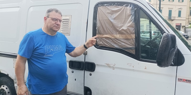 Il mezzo di Alessio distrutto