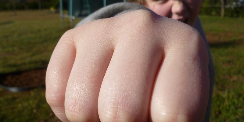 Aggressione a una ragazzina