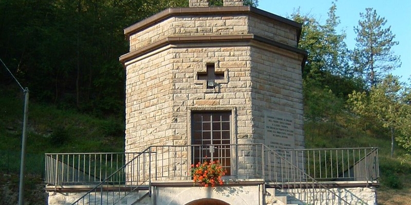 Il Sacrario Ossario di Crespino sul Lamone, opera  delProf. Mario Bini di Borgo San Lorenzo 