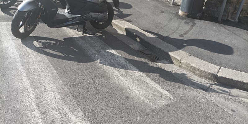 l'attraversamento di via Cento Stelle angolo via Marorncelli