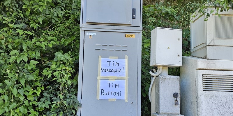 I cartelli apparsi a Villore