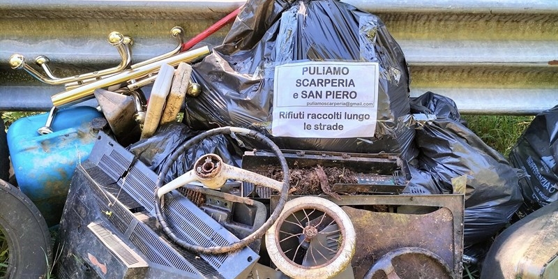 Rifiuti abbandonati lungo le strade